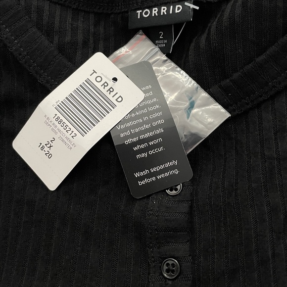 BNWT Torrid hacci Henley 3/4 sleeve ribbed top - Picture 5 of 5